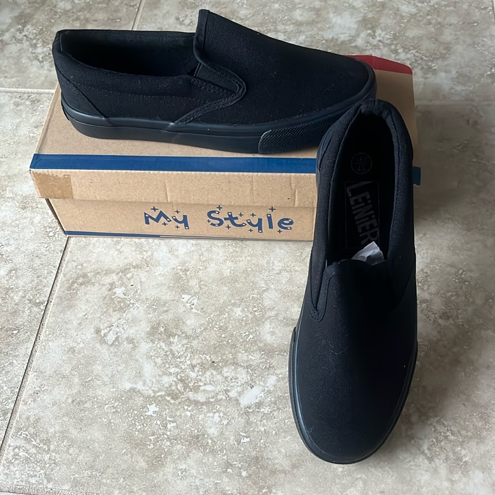 Leinier Black Women's Slip-On Shoes size 6.5